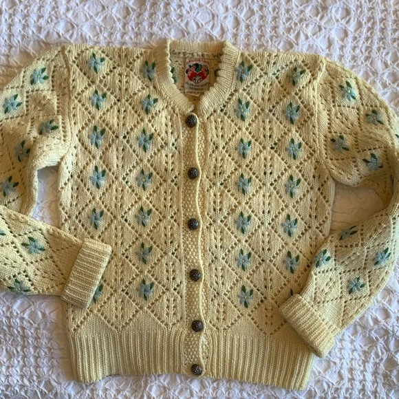 Vintage Original Lanz Salzburg Knit Child’s Floral Embroidered Cardigan - Picture 3 of 16